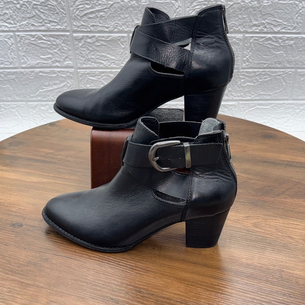 Vionic Rory Ankle Boots Women's sz 9 Black Leather Cutout Buckle Booties